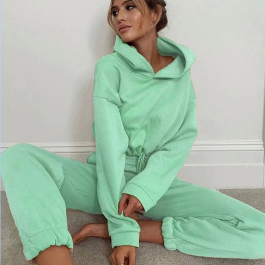 Stylish Women's 2-Piece Jogging Suits – Sporty & Sexy